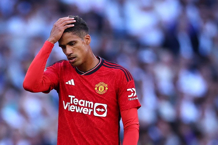 MU đón tin xấu Varane phải nghỉ 6 tuần, Maguire sáng cửa được giữ lại - 1