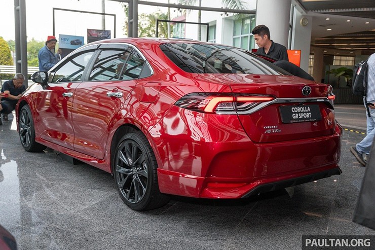 Toyota Corolla Altis 2023 ra mắt, thêm bản GR Sport, đợi ngày về Việt Nam
