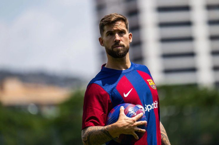 Inigo Martinez chưa thể thi đấu cho Barca