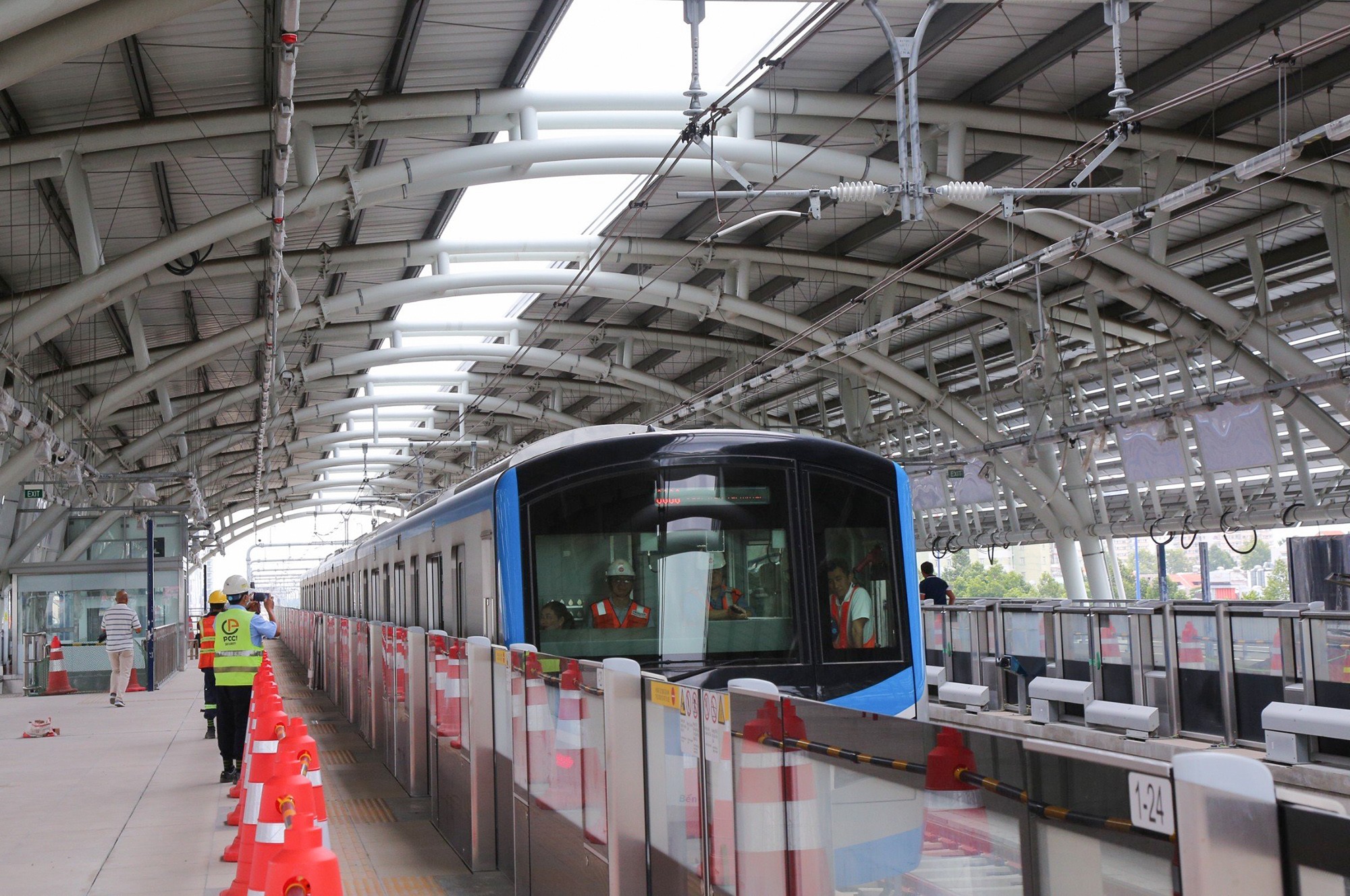 Đoàn tàu metro số 1 chạy toàn tuyến từ Bến Thành đến Suối Tiên - 9