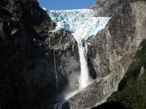 Đi nửa vòng Trái đất, khám phá sông băng treo lơ lửng trên núi cao - 3