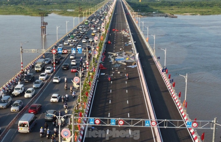 Vì sao cầu Vĩnh Tuy 2 thông xe xong phải đóng lại, phương tiện chưa thể di chuyển? - 7