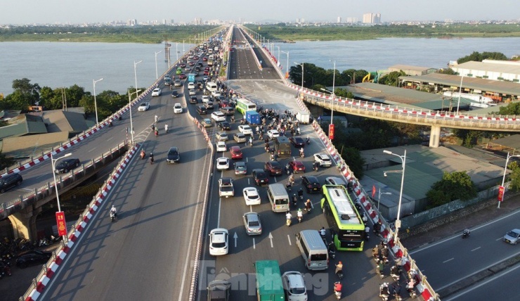 Vì sao cầu Vĩnh Tuy 2 thông xe xong phải đóng lại, phương tiện chưa thể di chuyển? - 8
