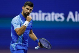 Djokovic trở lại ngôi số 1 thế giới, nói gì khi phải ra sân lúc 23h đêm?