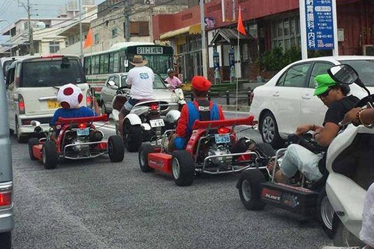 Một cuộc đua Mario Kart ngoài đời thực.
