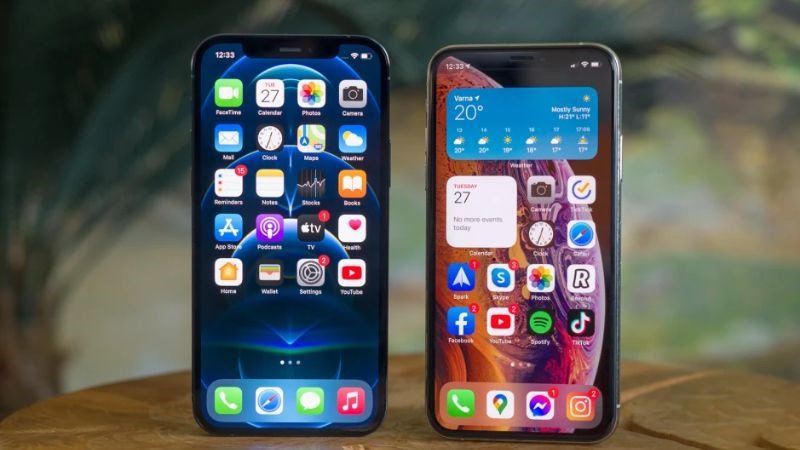 Chọn iPhone 12 hay iPhone XS Max trong tầm giá dưới 9 triệu? - 1