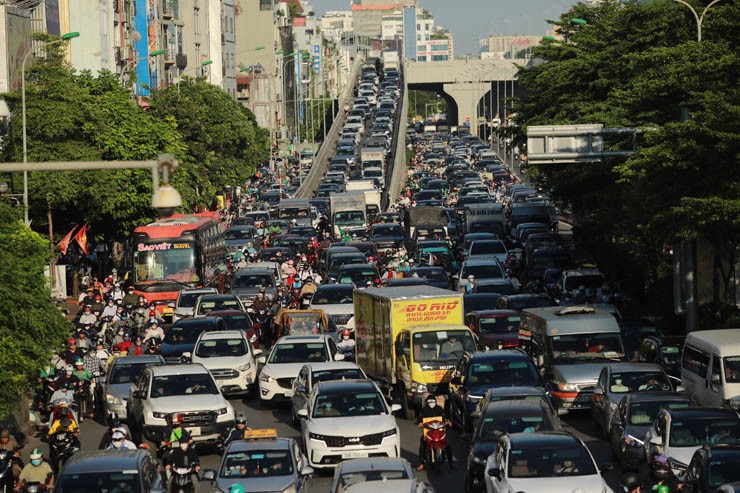 Tin tức 24h qua: Nhân viên Trung tâm Pháp y Đà Nẵng chặn xe chở thi thể bị kỷ luật - 5
