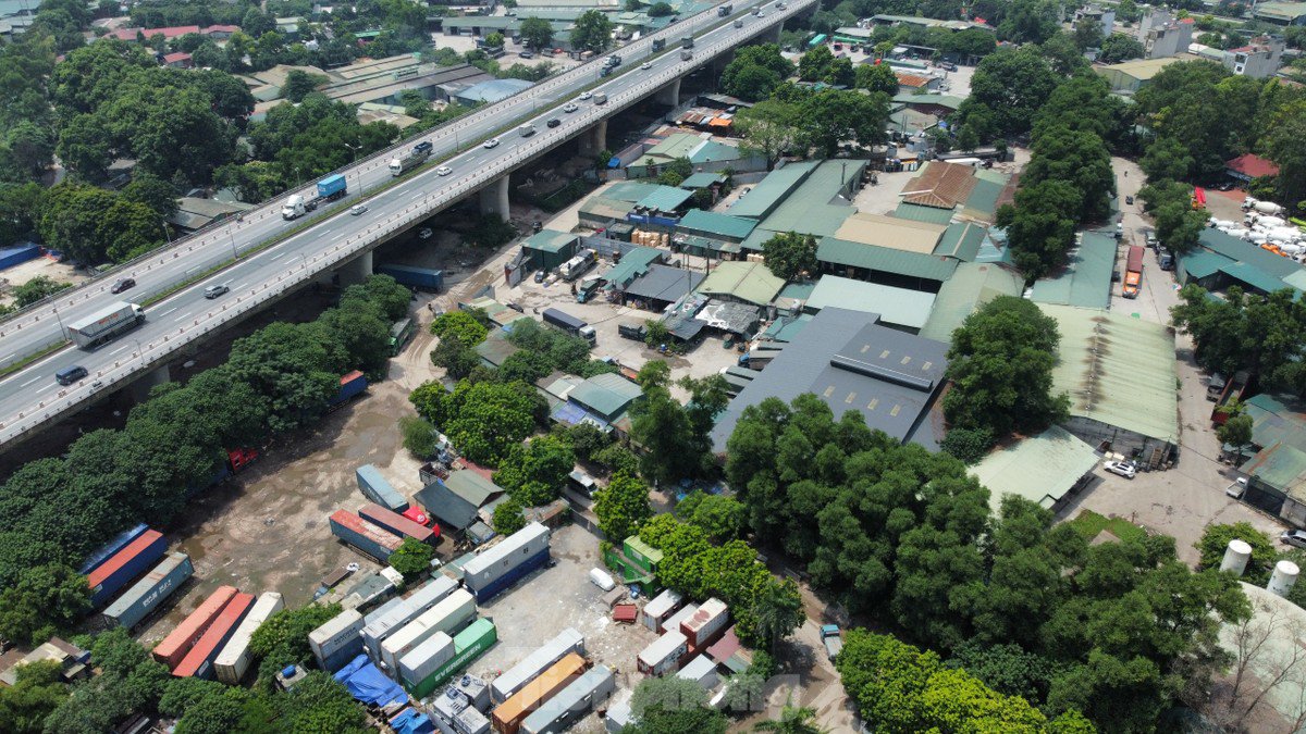 Vì sao 4 năm không xử lý bãi trạc thải xây dựng 'khủng' tại chân cầu Thanh Trì? - 6