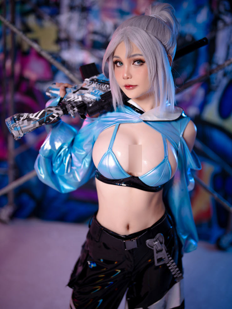 Màn cosplay nữ tướng Jett game Valorant siêu “nóng mắt” - 9