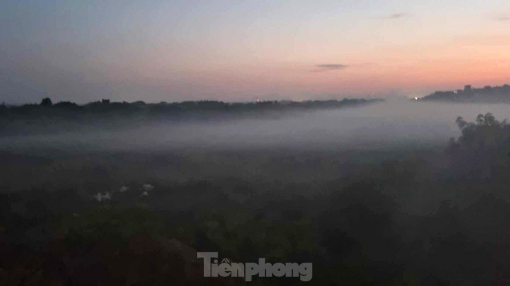 Hiện tượng sương khói mờ ảo lạ kỳ dưới cầu Long Biên - 4
