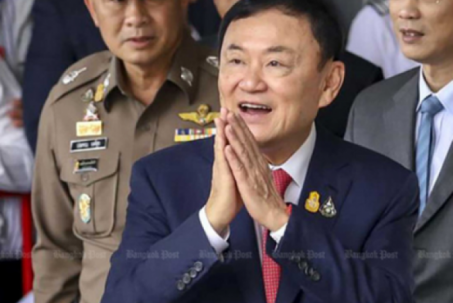 NÓNG: Vua Thái Lan giảm án cho cựu Thủ tướng Thaksin còn 1 năm tù