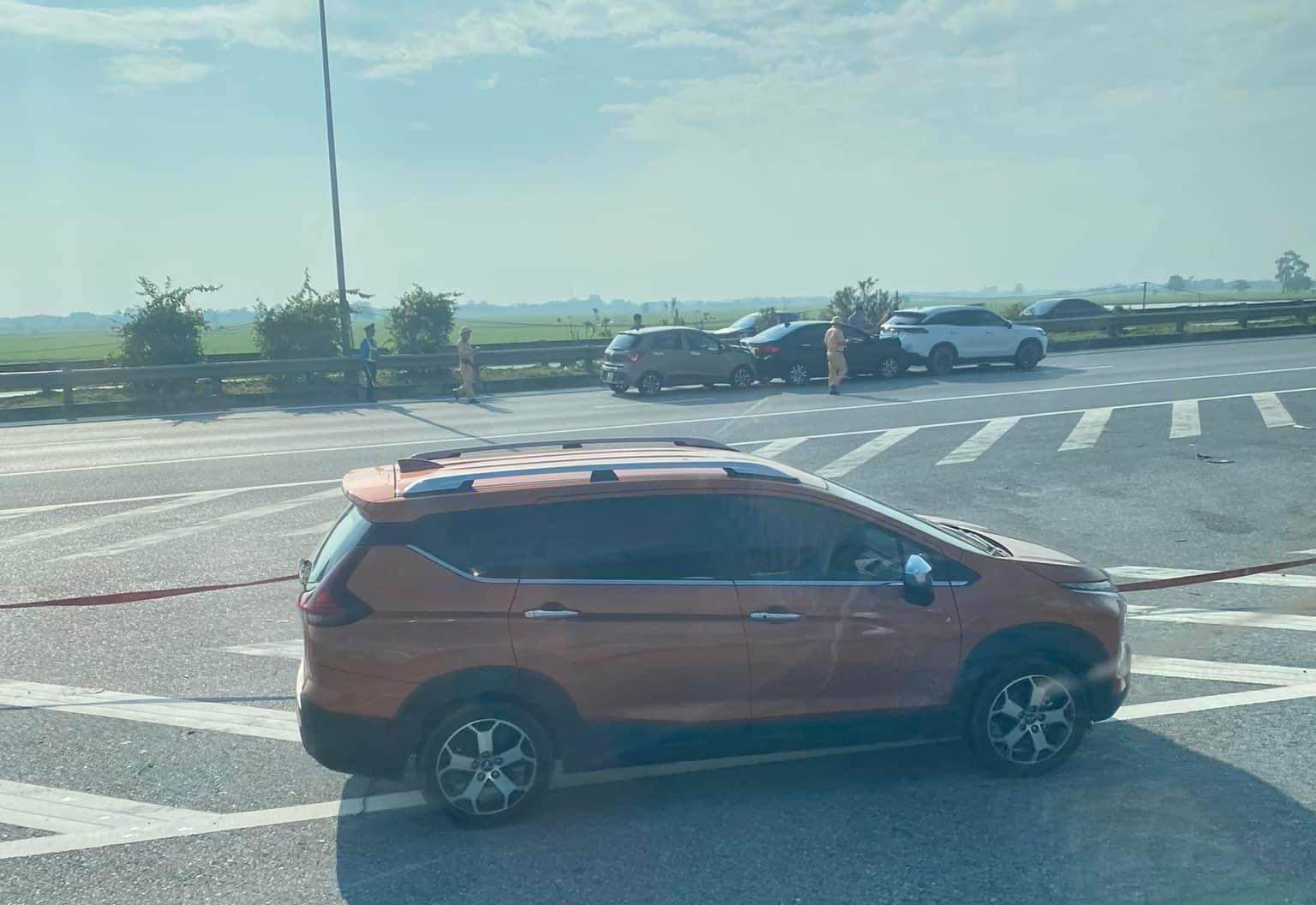 Vụ va chạm giữa 3 xe ô tô trên cao tốc Pháp Vân – Cầu Giẽ