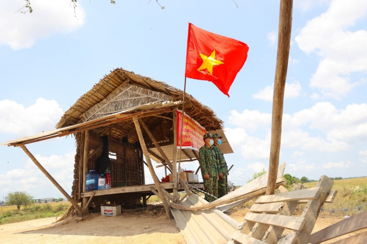 Cờ đỏ sao vàng phấp phới bay - 8