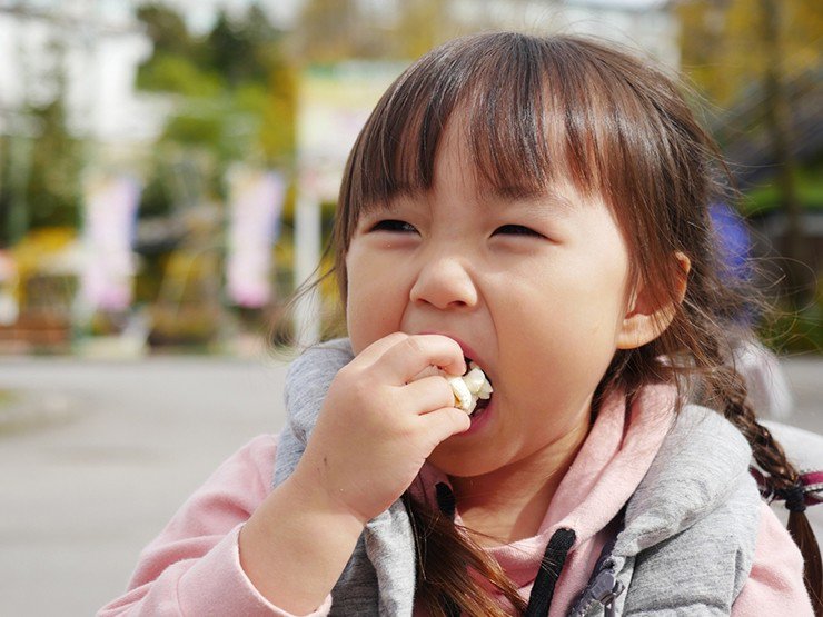 Con gái đòi mua cánh gà, người mẹ có hành động khiến dân mạng &#34;nổi giận&#34; - 2