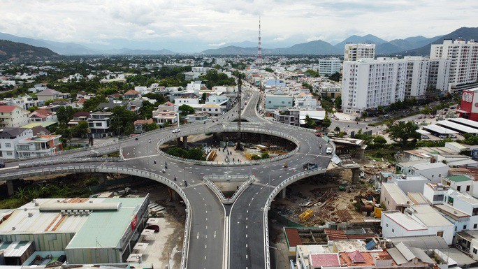 Việc dự án thông xe tuyến Đông - Tây và Nam TP Nha Trang đã khiến người dân rất phấn khởi, giao thông được thông suốt, tránh ùn tác giao thông kéo dài.