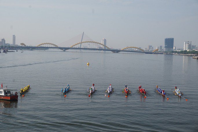 Sông Hàn, Sông Hương đông nghẹt người xem đua thuyền - 7