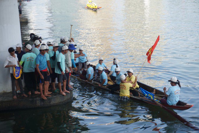 Sông Hàn, Sông Hương đông nghẹt người xem đua thuyền - 6
