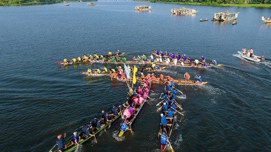Sông Hàn, Sông Hương đông nghẹt người xem đua thuyền - 12