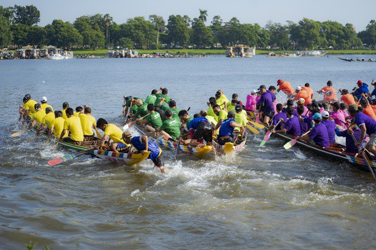 Sông Hàn, Sông Hương đông nghẹt người xem đua thuyền - 10