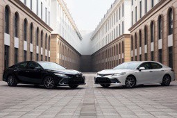 Giá xe Toyota Camry niêm yết và lăn bánh tháng 9/2023