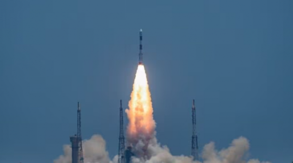 Ấn Độ phóng thành công tàu vũ trụ mang sứ mệnh nghiên cứu mặt trời - 1