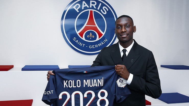 Muani gia nhập PSG giá 90 triệu euro