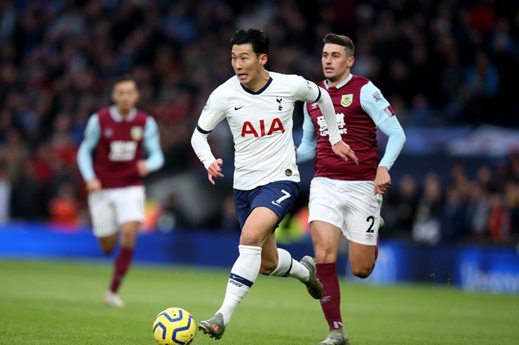 Son Heung Min (áo trắng) được kỳ vọng sẽ tiếp tục giúp Tottenham chơi tốt