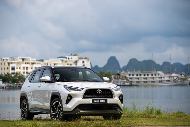 Toyota Yaris Cross 2023 chạy thử không che chắn trên đường phố Việt Nam - 5