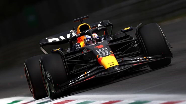 Verstappen dẫn đầu FP1 trên lốp Hard