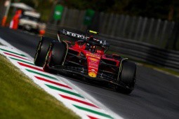 Đua xe F1, Italian GP: Ferrari bay cao với “bộ áo” đặc biệt, Red Bull gặp tai nạn