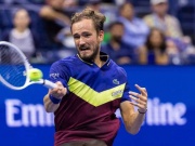 Thể thao - Video tennis Medvedev - Baez: Bước ngoặt cơn mưa, &quot;chú lùn&quot; vuột thời cơ (US Open)