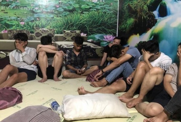 Phát hiện 19 thanh niên sử dụng ma túy trái phép trong nhà nghỉ - 1
