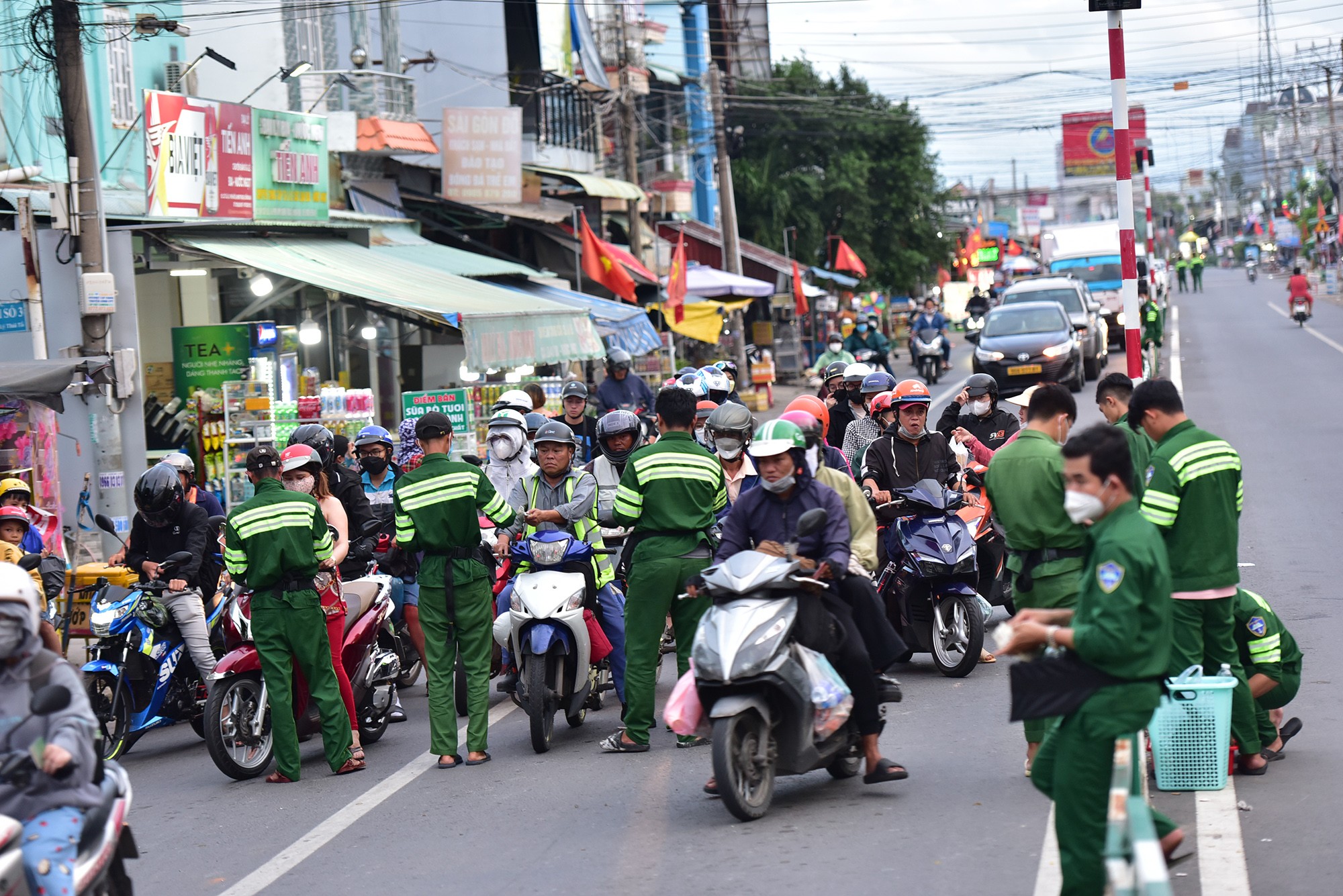 Cửa ngõ Hà Nội, TP.HCM ra sao trong ngày cuối kỳ nghỉ lễ 2/9? - 26