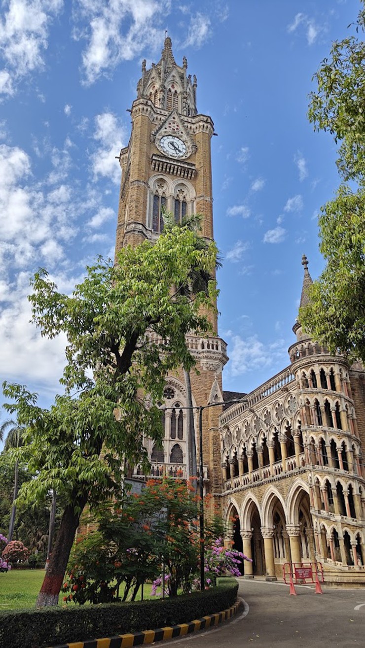 Ông đã tài trợ xây dựng Trung tâm Công nghệ Thông tin tại Đại học Mumbai. Trung tâm này được trang bị cơ sở vật chất và thiết bị tiên tiến để nghiên cứu và đào tạo về công nghệ thông tin và ngành công nghệ liên quan.
