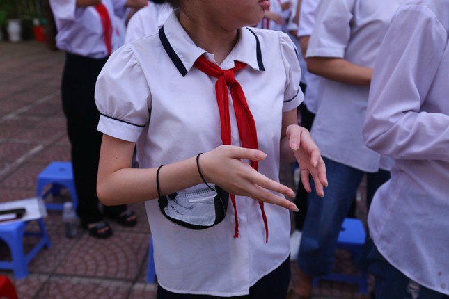 Khai giảng tại ngôi trường đặc biệt ở Hà Nội, dùng tay hát quốc ca - 17