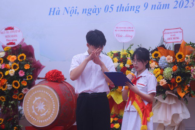 Khai giảng tại ngôi trường đặc biệt ở Hà Nội, dùng tay hát quốc ca - 21