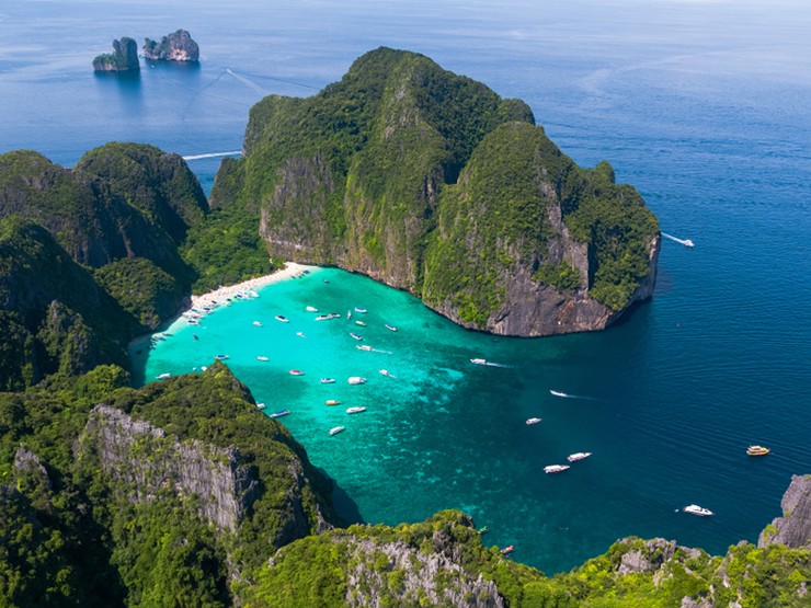 Nơi đây chính là địa điểm quay của bộ phim này, cũng nhờ bộ phim mà mọi người trên thế giới biết được có một thiên đường biển đẹp đến vậy.
