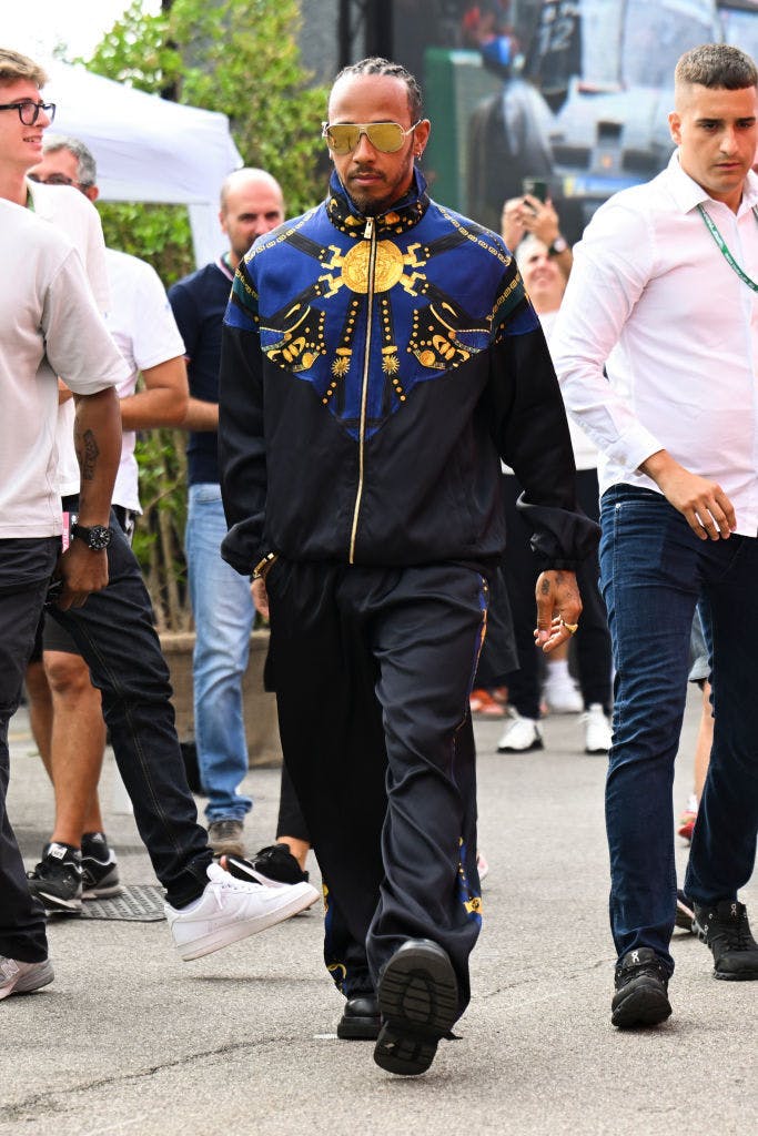Lewis Hamilton là ngôi sao thời trang tại giải F1 Italian Grand Prix 2023 - 4