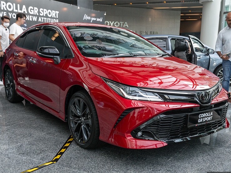 Toyota Corolla GR Sport ra mắt, giá từ 795 triệu đồng - 1
