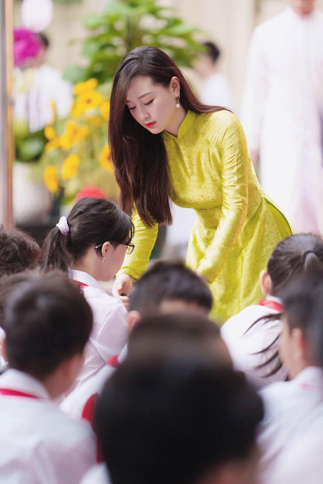 Cô giáo Hà thành nổi nhất mùa khai giảng 2023 vì quá xinh - 2
