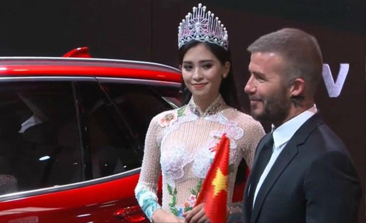 Hoa hậu Việt Nam nhận xét Beckham đẹp trai và rất lịch thiệp.
