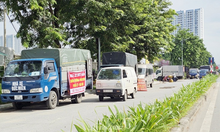 Năm 2020, Hà Nội cho phép thông xe đại lộ Chu Văn An, tuy nhiên, sau hơn 3 năm tuyến đường này đang trở nên nhếch nhác, mất an toàn khi vỉa hè, lòng đường biến thành bãi xe tải trái phép...