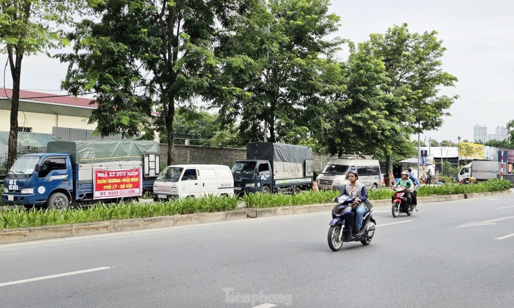 Cảnh tuyến đường BT nghìn tỷ ở Hà Nội biến thành bãi xe, nơi tập kết rác thải - 13