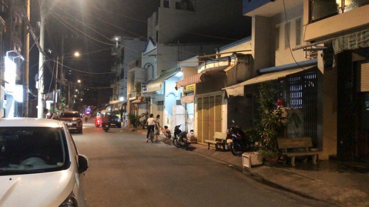 Tấn công người thân rồi cố thủ, tự sát trong nhà ở quận Tân Phú - 1