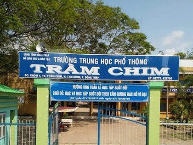 Hiệu trưởng đột quỵ khi đang đọc diễn văn khai giảng