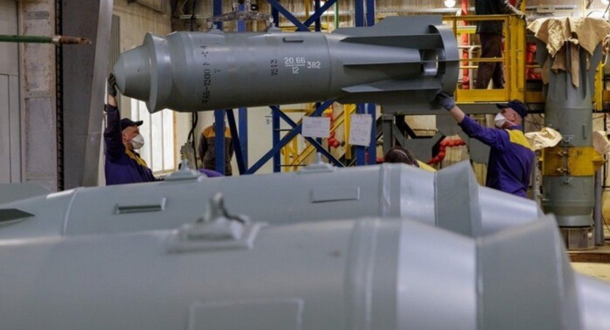 Bom hạng nặng có thể biến thành bom thông minh của Nga khiến Ukraine lo lắng? - 1