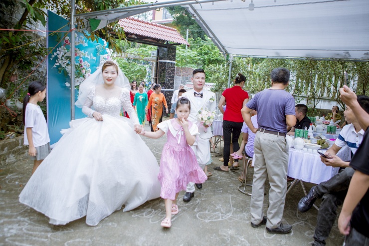 Hà Nội: 10 năm làm rể, chàng trai 33 tuổi được mẹ vợ cũ làm đám cưới linh đình cưới bạn đời mới - 6