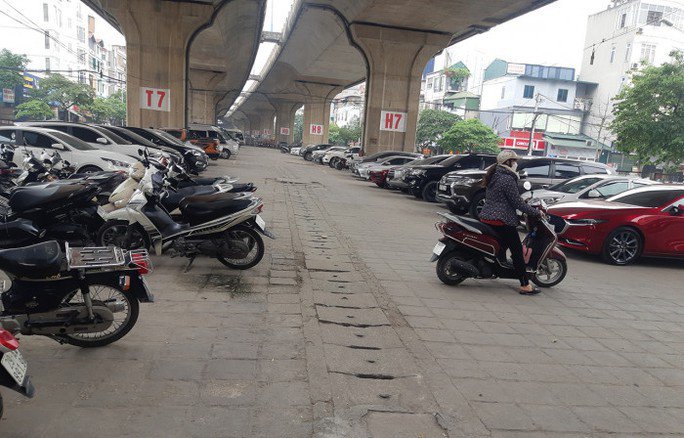 Bộ GTVT nói gì về đề nghị trông giữ xe dưới gầm cầu cạn ở Hà Nội? - 1