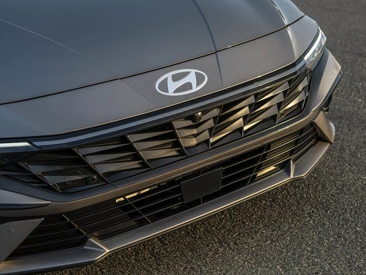 Hyundai Elantra phiên bản nâng cấp ra mắt tại Bắc Mỹ, có thêm động cơ lai hybrid
