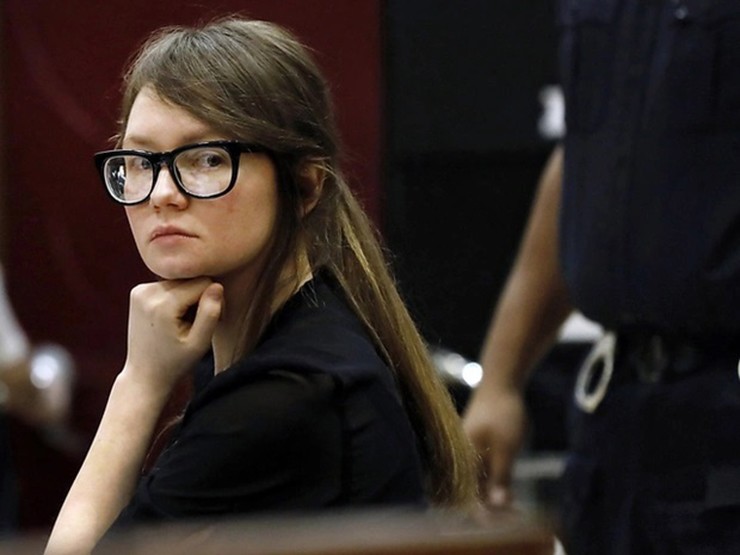 Anna Sorokin (hay Anna Delvey) đã thực hiện một loạt các hành vi lừa đảo khi giả danh thành người thừa kế khối tài sản 67 triệu USD của một ông trùm dầu mỏ người Đức rồi gia nhập vào giới thượng lưu tại New York. Năm 2019, cô bị kết án từ 4 đến 12 năm tù.
